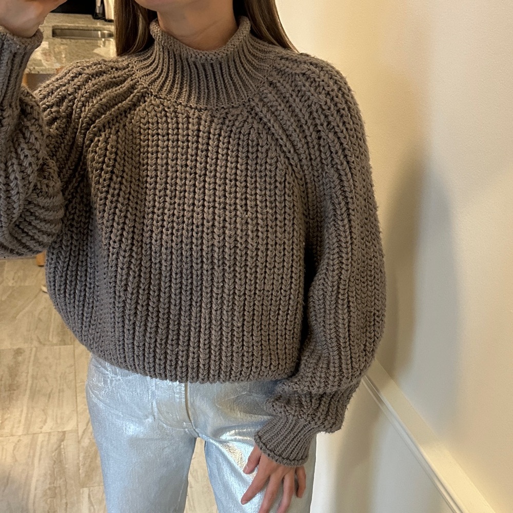 H&M light brownish/tan rolled turtleneck sweater